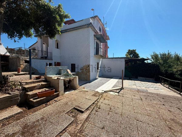 casa indipendente in vendita ad Aprilia in zona Cogna