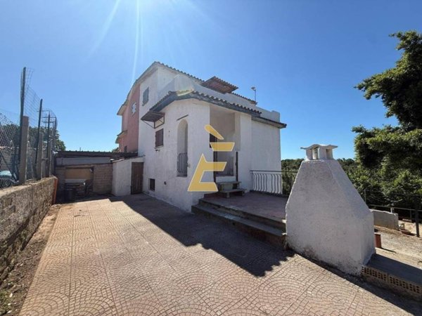 casa indipendente in vendita ad Aprilia in zona Cogna