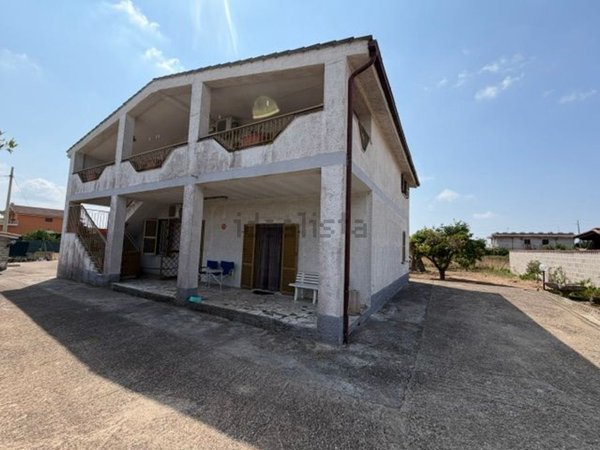 casa indipendente in vendita ad Aprilia in zona Campo di Carne