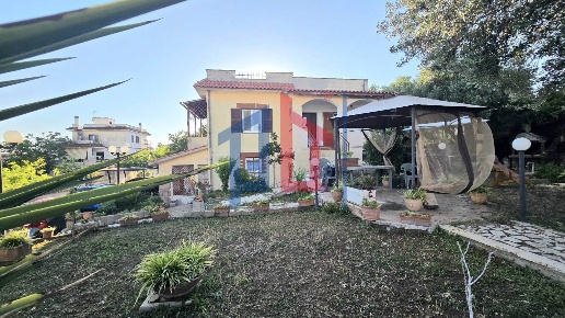 casa indipendente in vendita ad Aprilia in zona Cogna