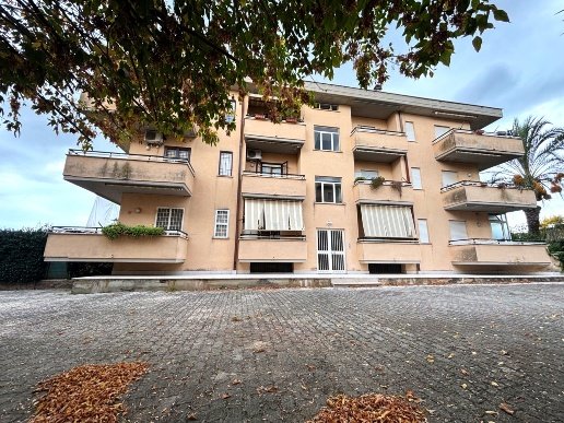 appartamento in vendita ad Aprilia in zona Campoleone