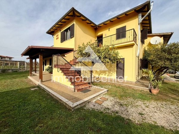 casa indipendente in vendita ad Aprilia