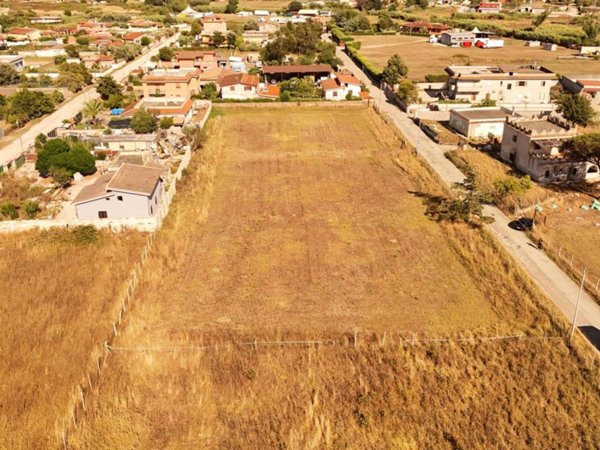 terreno in vendita ad Aprilia in zona Genio Civile