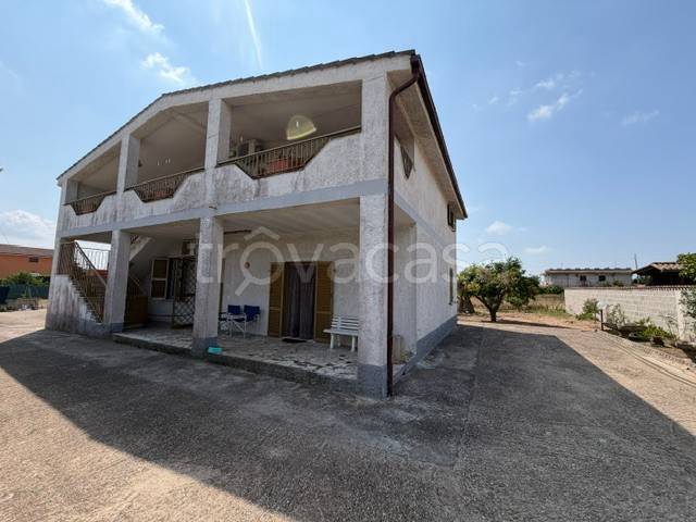 casa indipendente in vendita ad Aprilia in zona Campo di Carne