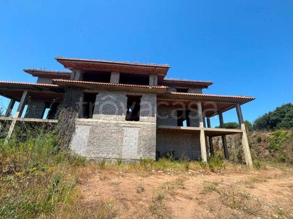 casa indipendente in vendita ad Aprilia in zona Fossignano