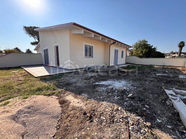 casa indipendente in vendita ad Aprilia in zona Fossignano