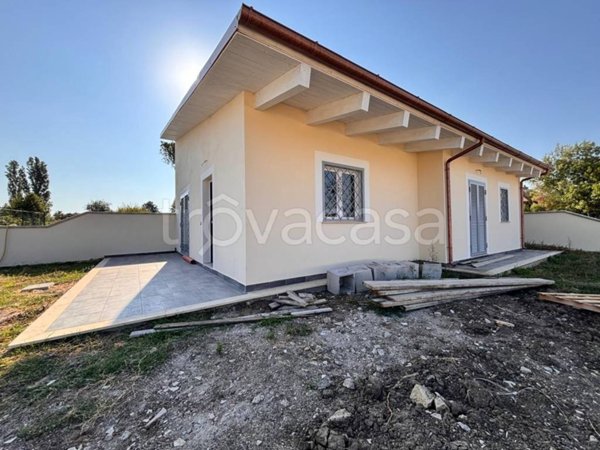 casa indipendente in vendita ad Aprilia in zona Fossignano
