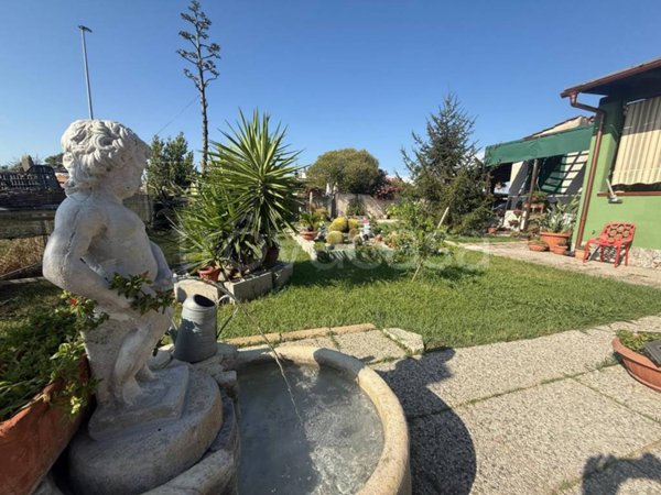 casa indipendente in vendita ad Aprilia in zona Fossignano