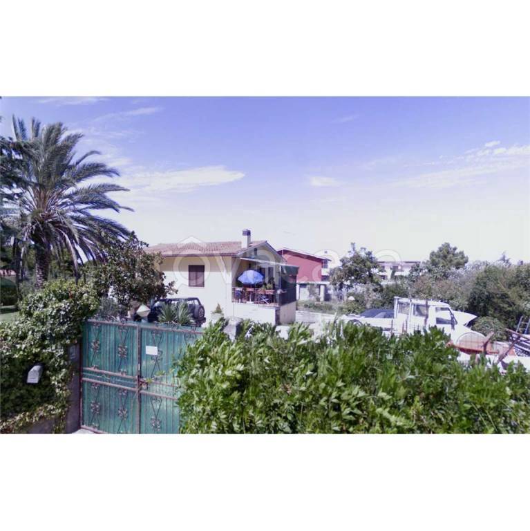 casa indipendente in vendita ad Aprilia in zona Fossignano
