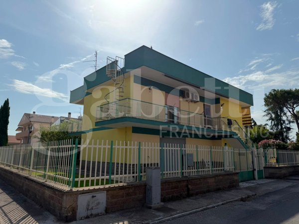 casa indipendente in vendita ad Aprilia