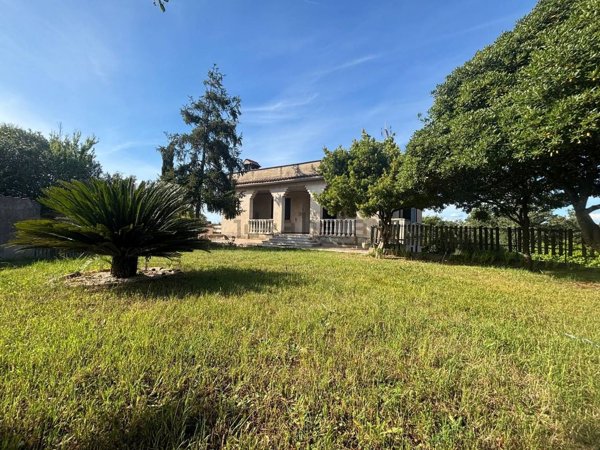 casa indipendente in vendita ad Aprilia in zona Cogna