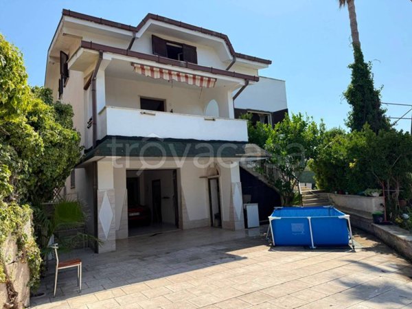 casa indipendente in vendita ad Aprilia in zona Fossignano