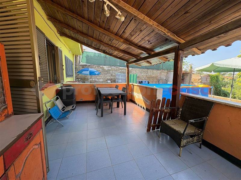 casa indipendente in vendita ad Aprilia in zona Casalazzara