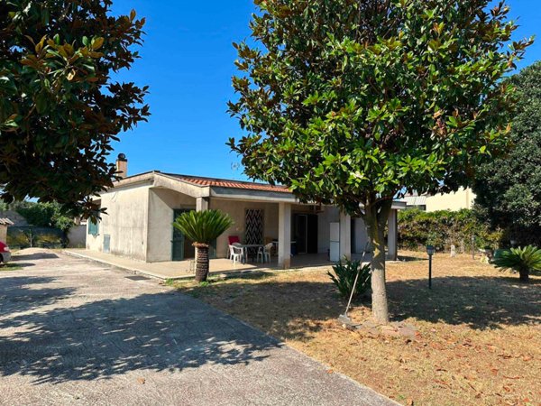 casa indipendente in vendita ad Aprilia in zona Campo di Carne