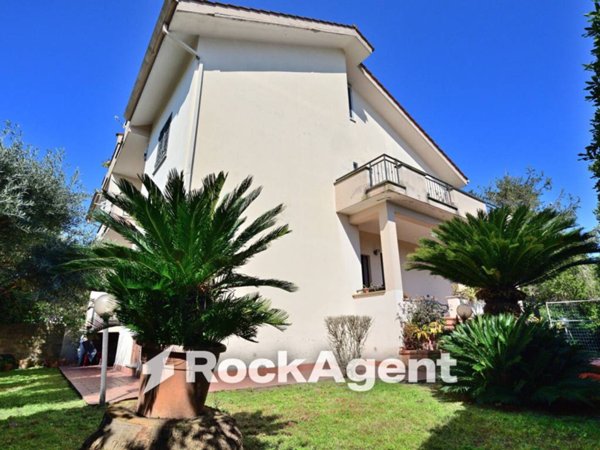 casa indipendente in vendita ad Aprilia