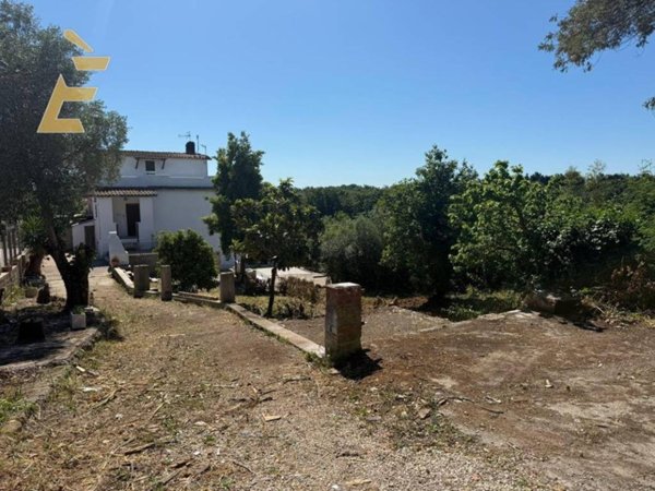 casa indipendente in vendita ad Aprilia in zona Cogna