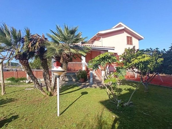 casa indipendente in vendita ad Aprilia in zona Campo di Carne