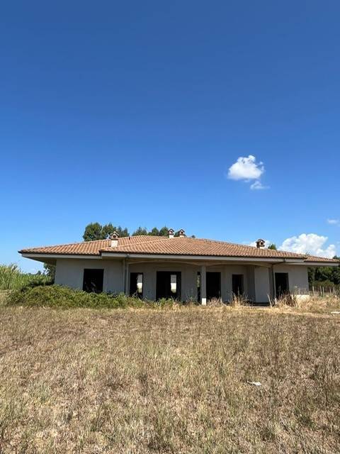 casa indipendente in vendita ad Aprilia in zona Campo di Carne