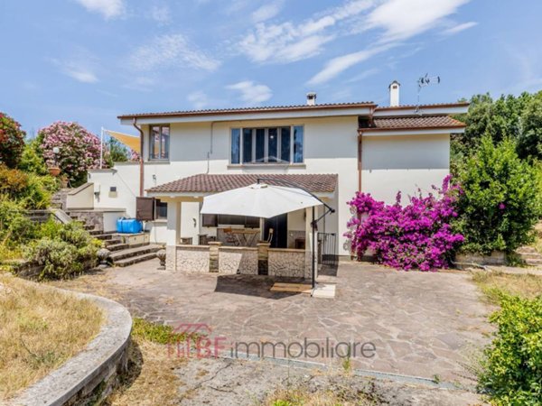 casa indipendente in vendita ad Aprilia in zona Cogna