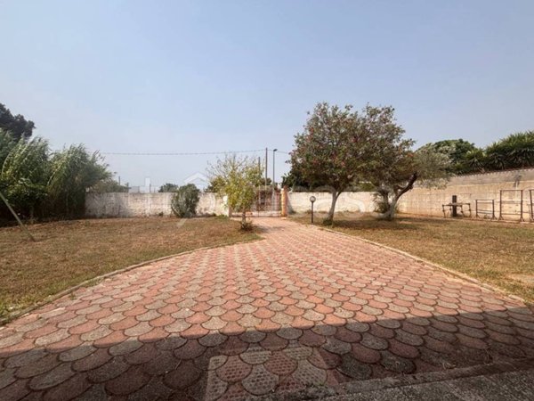 casa indipendente in vendita ad Aprilia in zona Cogna