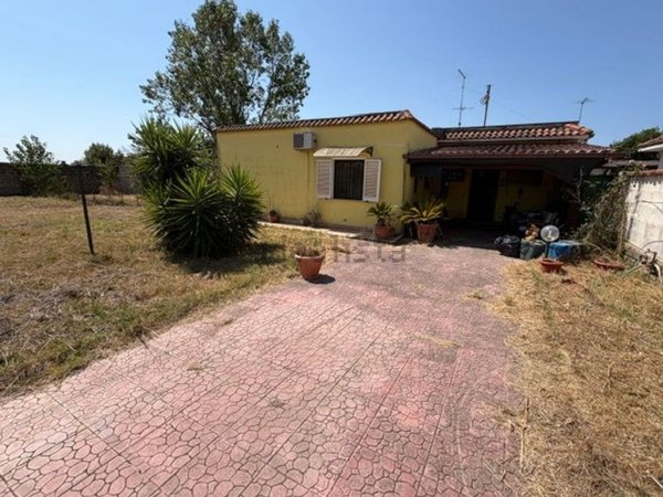 casa indipendente in vendita ad Aprilia in zona Genio Civile