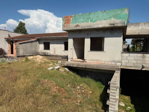 casa indipendente in vendita ad Aprilia in zona Genio Civile