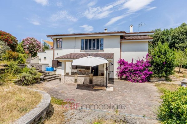 casa indipendente in vendita ad Aprilia in zona Cogna
