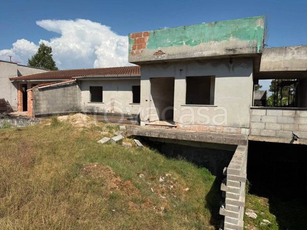 casa indipendente in vendita ad Aprilia in zona Genio Civile