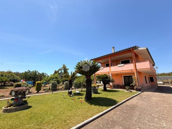 casa indipendente in vendita ad Aprilia in zona Genio Civile