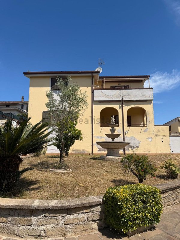 casa indipendente in vendita ad Aprilia