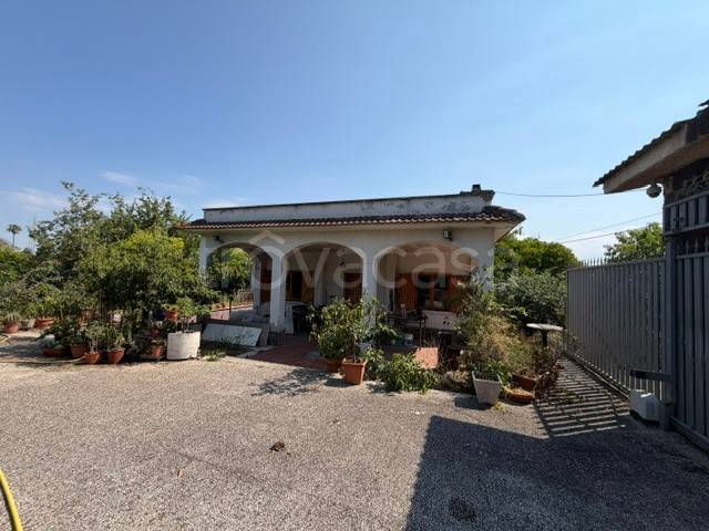casa indipendente in vendita ad Aprilia in zona Fossignano