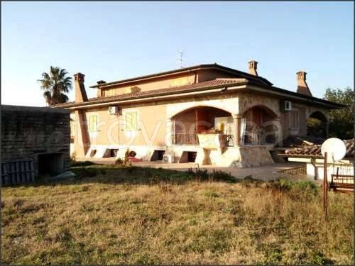 casa indipendente in vendita ad Aprilia in zona Genio Civile