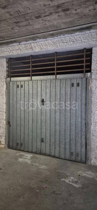 box auto in vendita ad Aprilia