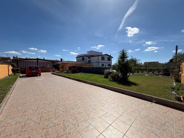 casa indipendente in vendita ad Aprilia in zona Genio Civile