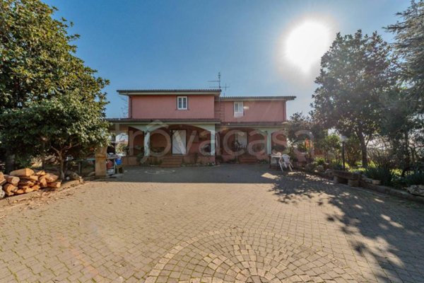 casa indipendente in vendita ad Aprilia in zona Campoleone