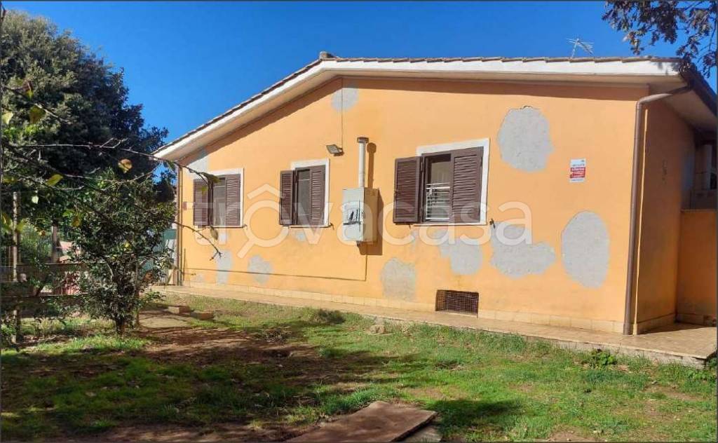 appartamento in vendita ad Aprilia in zona Cogna