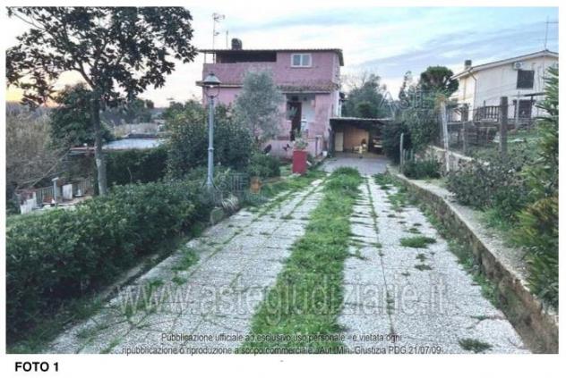 casa indipendente in vendita ad Aprilia in zona Cogna