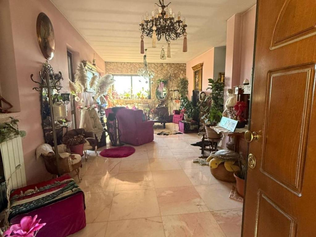 casa indipendente in vendita ad Aprilia in zona Fossignano