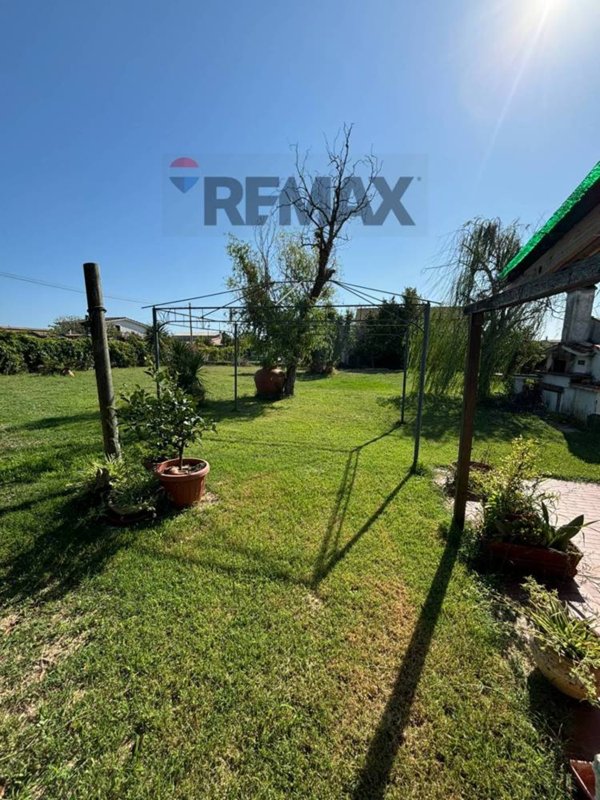 terreno in vendita ad Aprilia in zona Fossignano