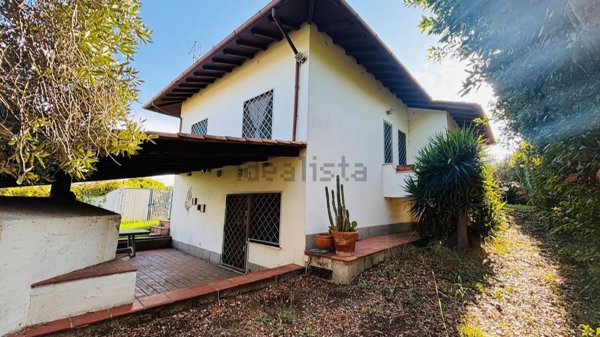casa indipendente in vendita ad Aprilia in zona Cogna