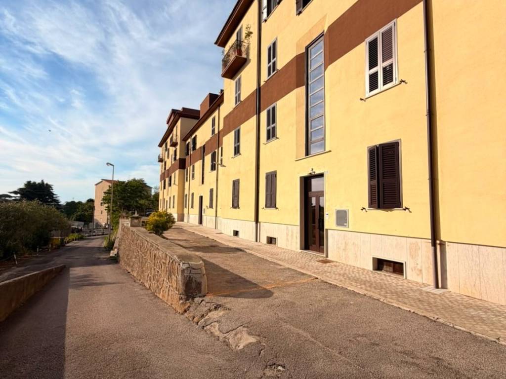 appartamento in vendita ad Aprilia in zona Campoleone