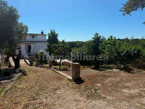 casa indipendente in vendita ad Aprilia in zona Cogna