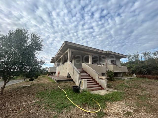 casa indipendente in vendita ad Aprilia in zona Riserva Nuova