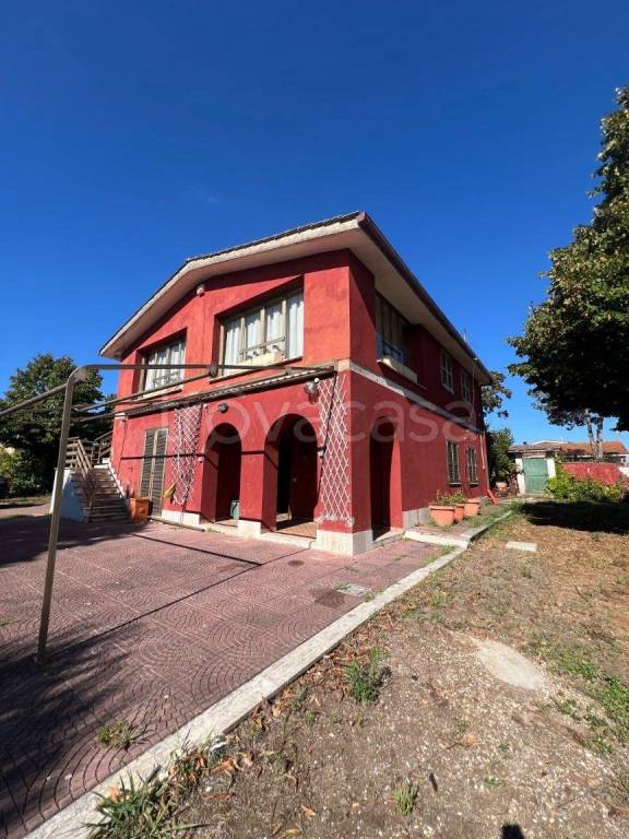 casa indipendente in vendita ad Aprilia in zona Cogna