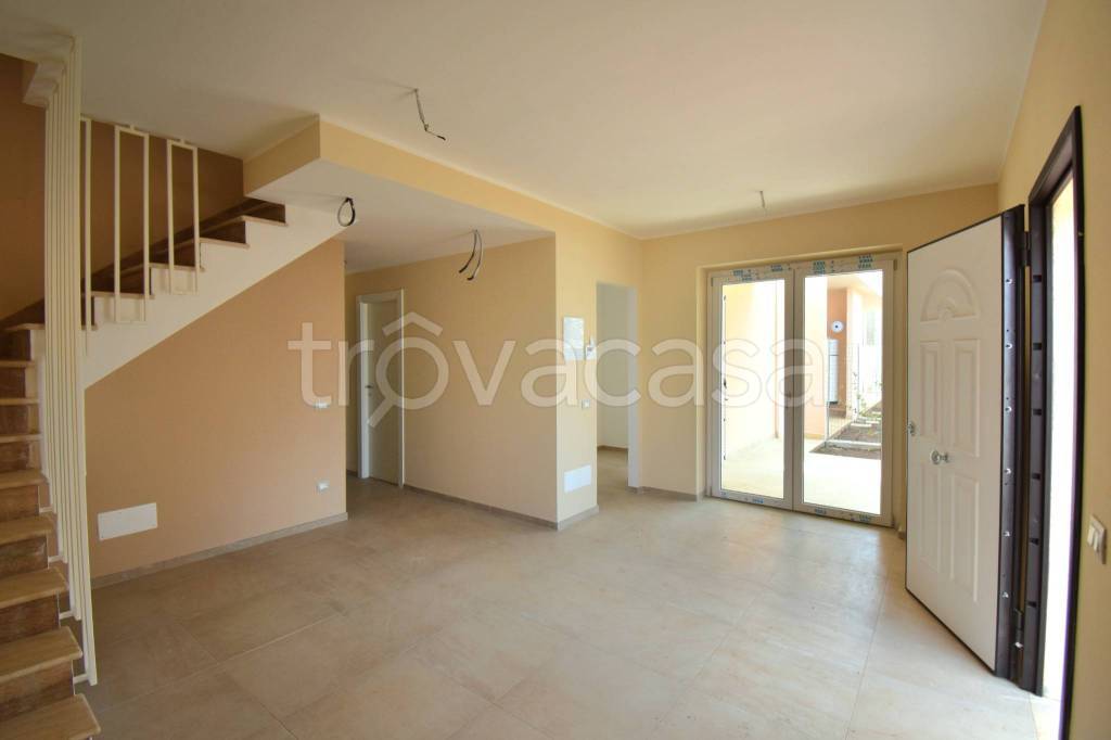 casa indipendente in vendita ad Aprilia in zona Campoleone