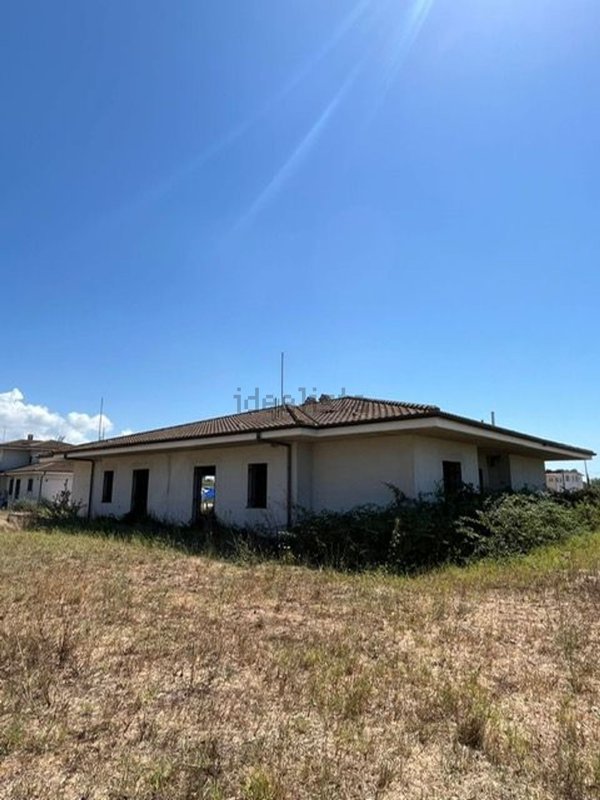 casa indipendente in vendita ad Aprilia in zona Genio Civile