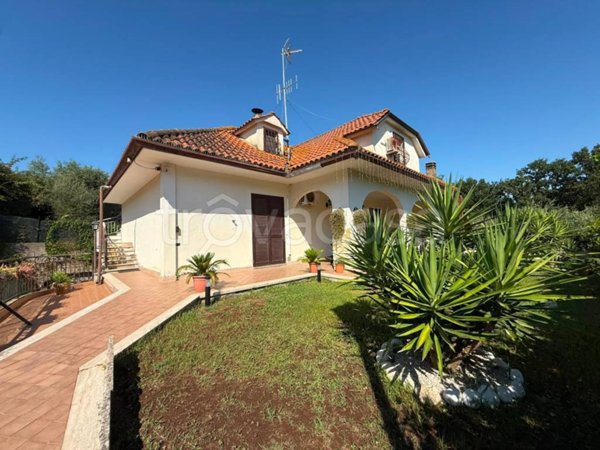 casa indipendente in vendita ad Aprilia in zona Casalazzara