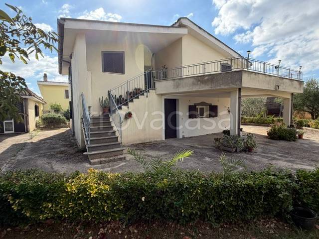 casa indipendente in vendita ad Aprilia in zona Campoverde