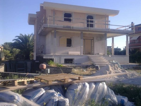 casa indipendente in vendita ad Aprilia in zona Campo di Carne