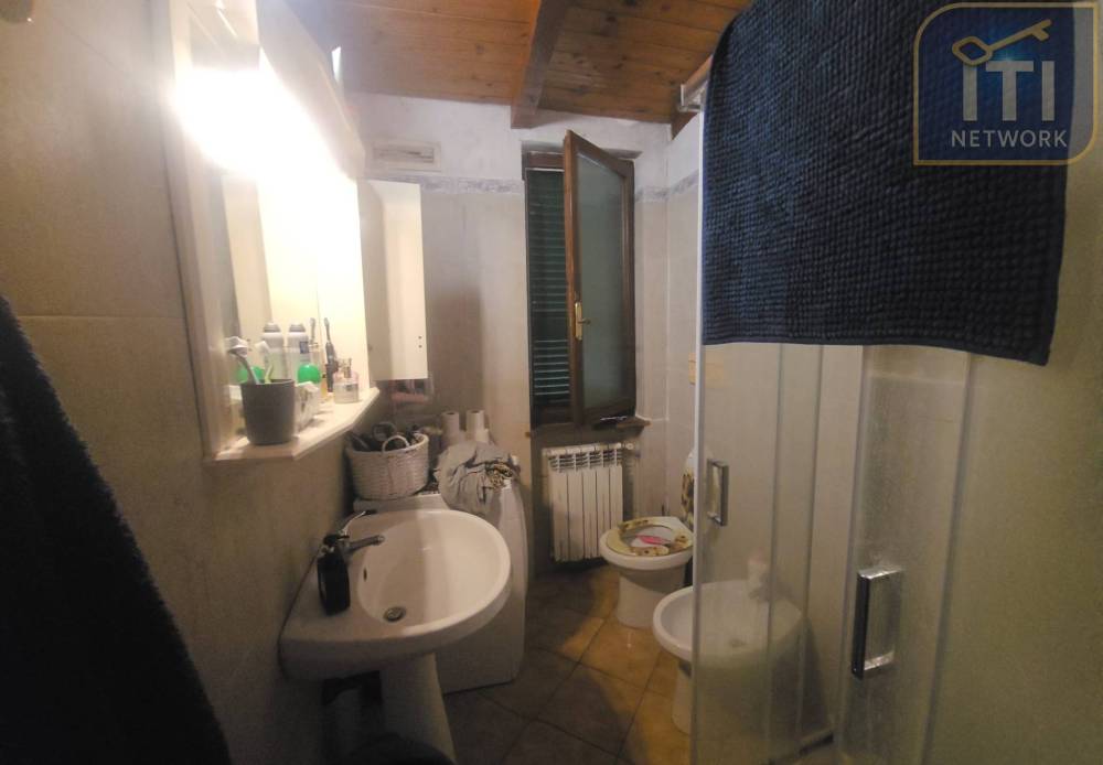 casa indipendente in vendita ad Aprilia in zona Fossignano